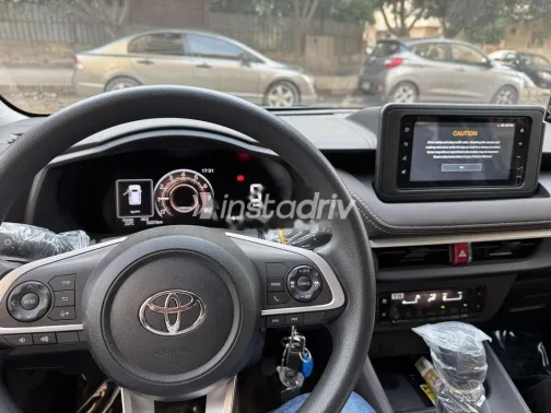 Toyota Yaris 2024 White Used for Sale - 4