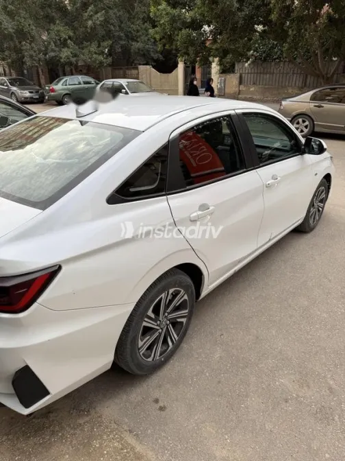 Toyota Yaris 2024 White Used for Sale - 7