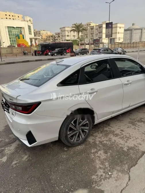 Toyota Yaris 2024 White Used for Sale - 10