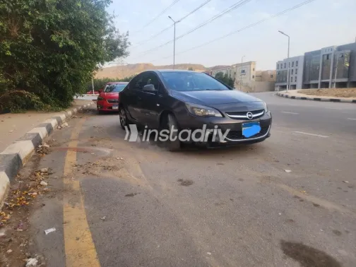 اوبل أسترا 2013 رمادي غامق مستعملة للبيع - 4