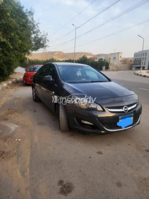 اوبل أسترا 2013 رمادي غامق مستعملة للبيع - 5