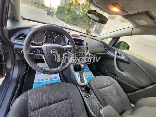 اوبل أسترا 2013 رمادي غامق مستعملة للبيع - 6