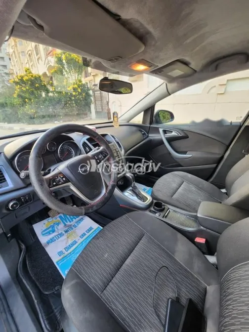 اوبل أسترا 2013 رمادي غامق مستعملة للبيع - 7