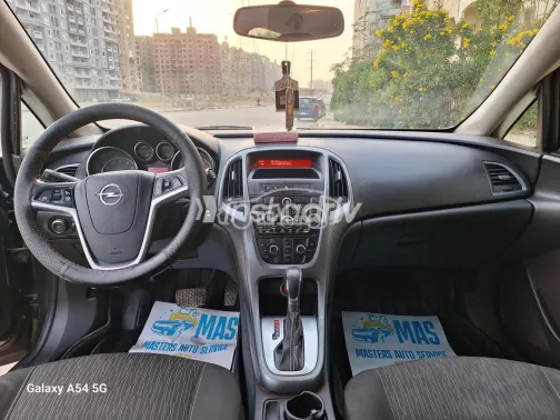 اوبل أسترا 2013 رمادي غامق مستعملة للبيع - 9