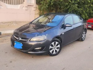 اوبل أسترا 2013 رمادي غامق مستعملة للبيع