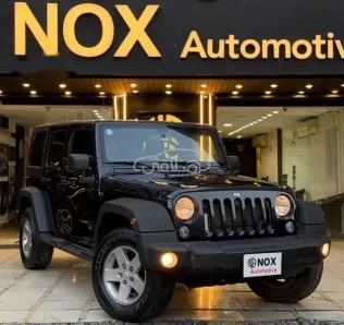 جيب رانجلر 2016 أزرق غامق مستعملة للبيع