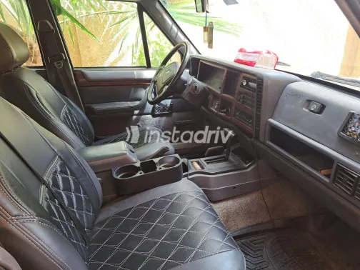 جيب شيروكي 1996 أبيض مستعملة للبيع - 7