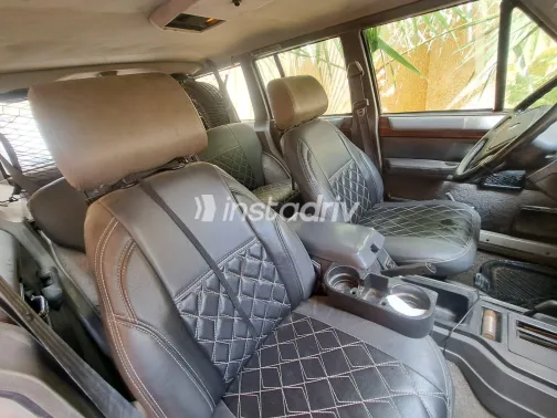 جيب شيروكي 1996 أبيض مستعملة للبيع - 9