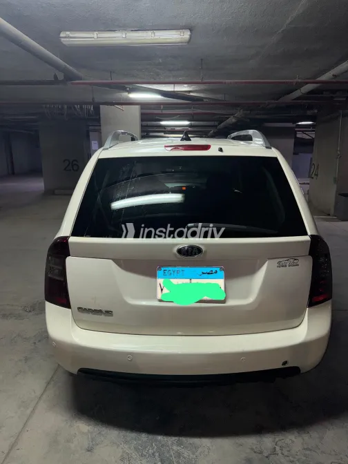 كيا كارينز 2012 أبيض مستعملة للبيع - 1