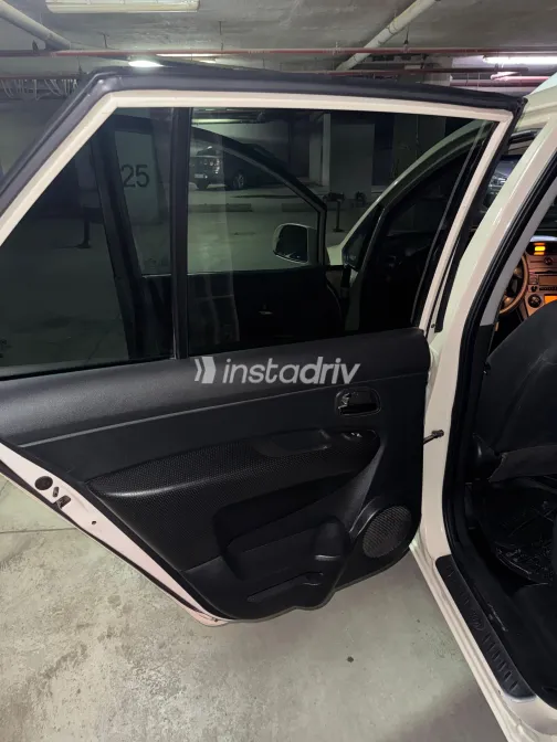 كيا كارينز 2012 أبيض مستعملة للبيع - 4