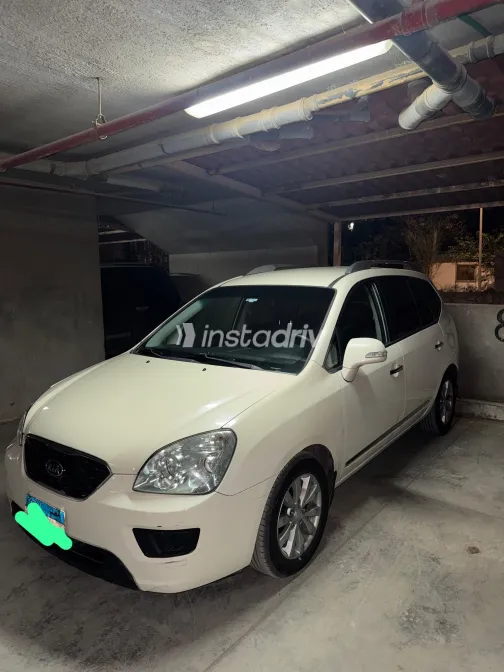 كيا كارينز 2012 أبيض مستعملة للبيع - 6