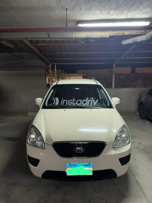 كيا كارينز 2012 أبيض مستعملة للبيع - 7