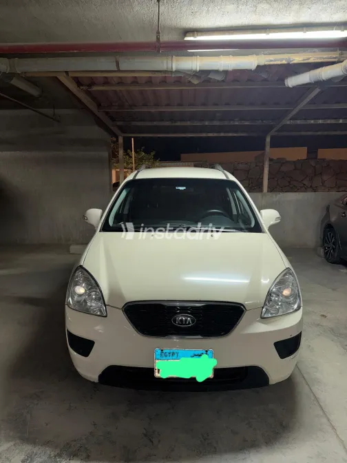 كيا كارينز 2012 أبيض مستعملة للبيع - 8