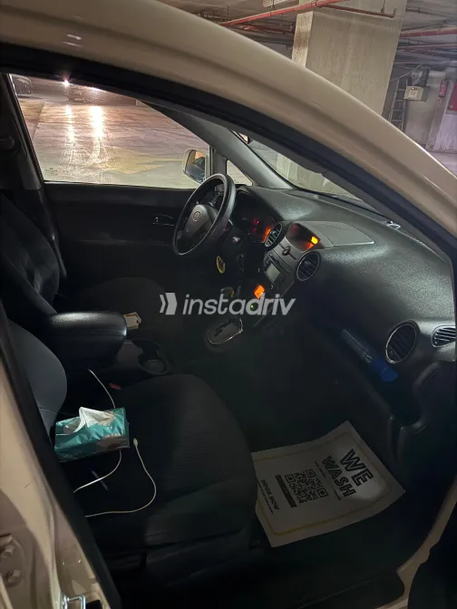 كيا كارينز 2012 أبيض مستعملة للبيع - 10