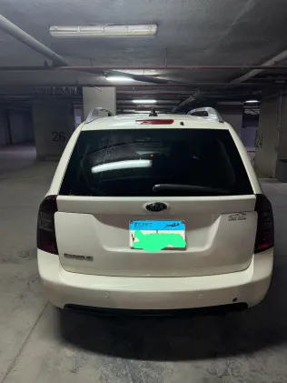 كيا كارينز 2012 أبيض مستعملة للبيع