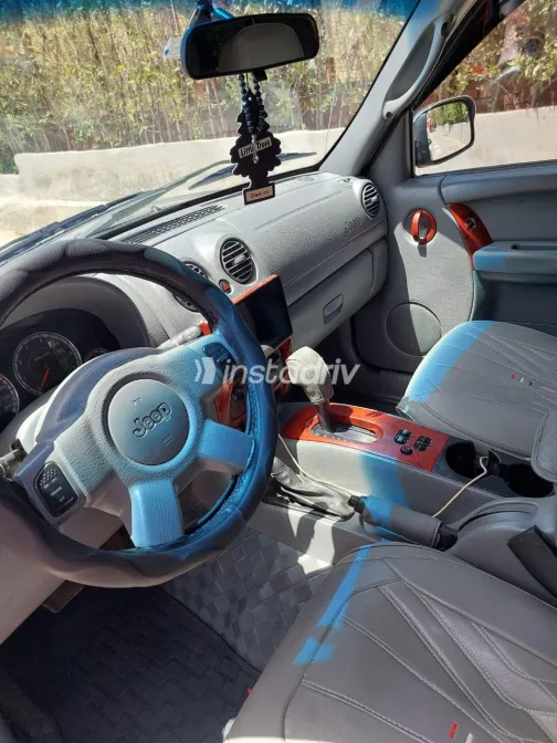 Jeep Cherokee 2007 White Used for Sale - 3