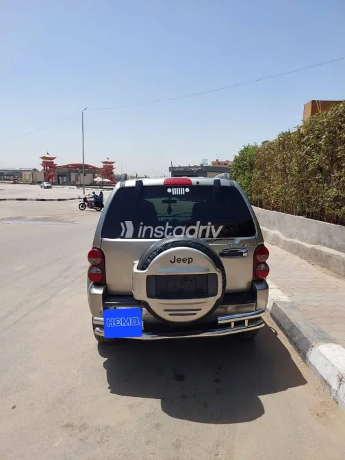 Jeep Cherokee 2007 White Used for Sale - 5