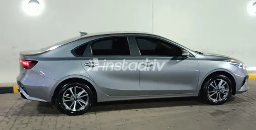 كيا جراند سيراتو 2022 أبيض مستعملة للبيع - 1