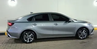 كيا جراند سيراتو 2022 أبيض مستعملة للبيع