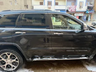 جيب جراند شيروكي 2022 أبيض مستعملة للبيع