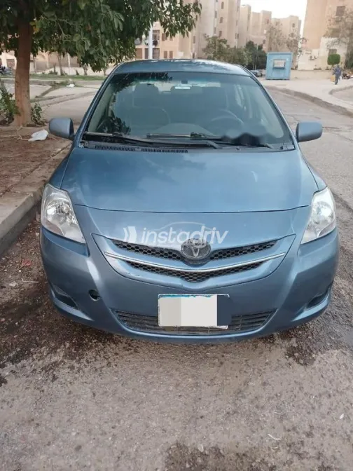 تويوتا ياريس 2008 أبيض مستعملة للبيع - 1