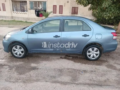 تويوتا ياريس 2008 أبيض مستعملة للبيع - 2