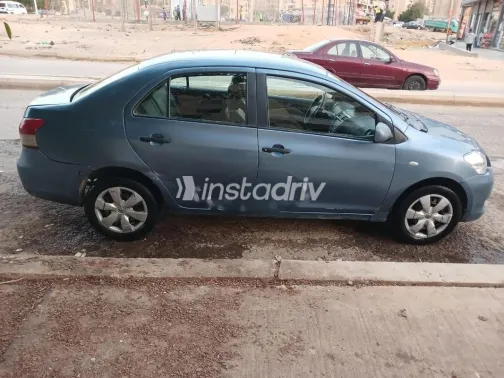 تويوتا ياريس 2008 أبيض مستعملة للبيع - 3