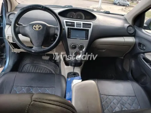 تويوتا ياريس 2008 أبيض مستعملة للبيع - 9