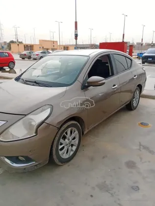 نيسان صنى 2021 أبيض مستعملة للبيع