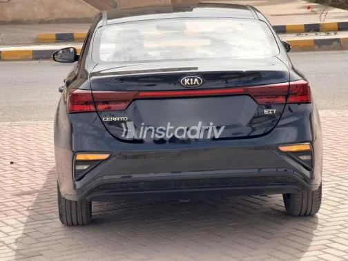 كيا سيراتو 2021 أزرق غامق مستعملة للبيع - 4