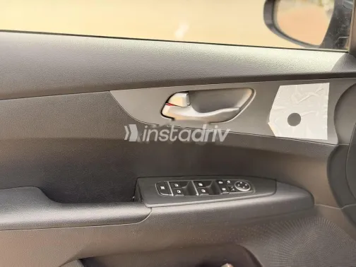 كيا سيراتو 2021 أزرق غامق مستعملة للبيع - 5