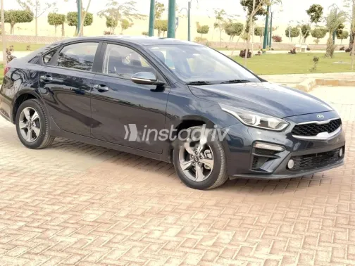 كيا سيراتو 2021 أزرق غامق مستعملة للبيع - 6