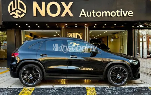 مرسيدس GLA 200 2021 أسود مستعملة للبيع - 4