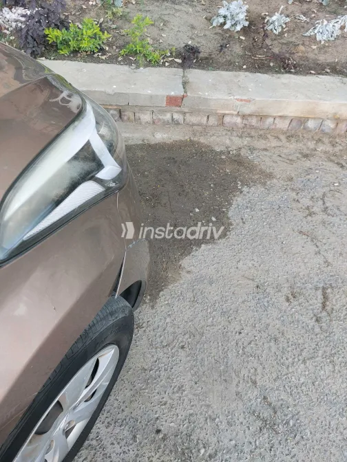 هيونداي إلنترا 2015 أبيض مستعملة للبيع - 1