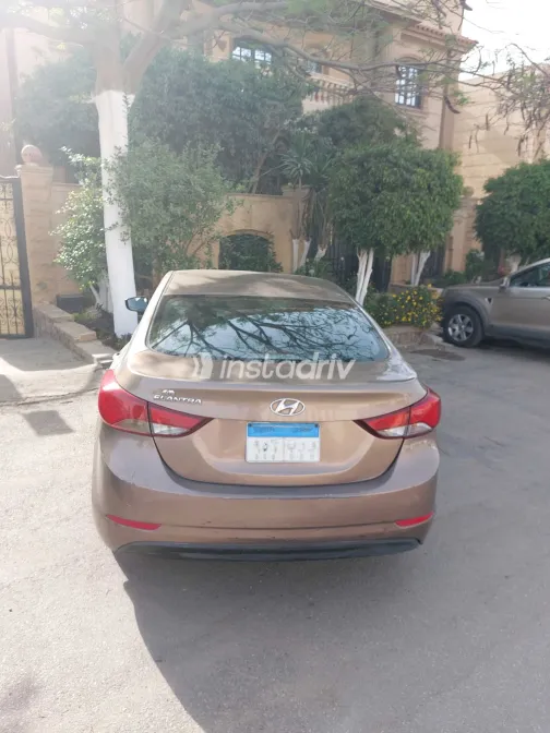 هيونداي إلنترا 2015 أبيض مستعملة للبيع - 2