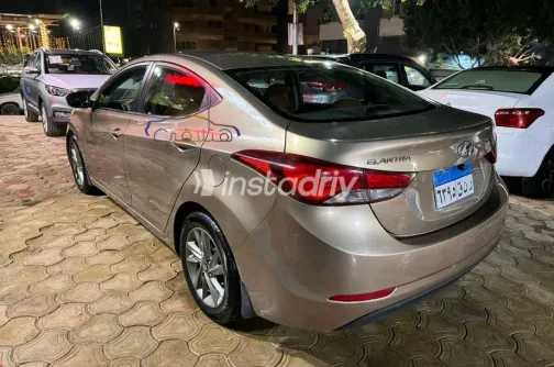 هيونداي إلنترا 2015 أبيض مستعملة للبيع - 4