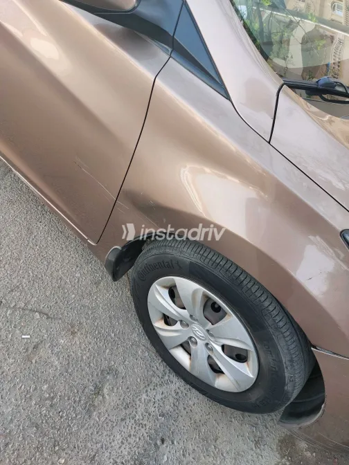 هيونداي إلنترا 2015 أبيض مستعملة للبيع - 5