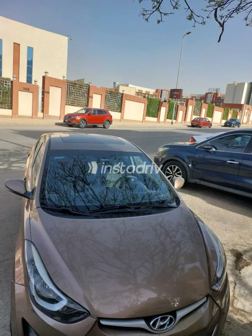 هيونداي إلنترا 2015 أبيض مستعملة للبيع - 7