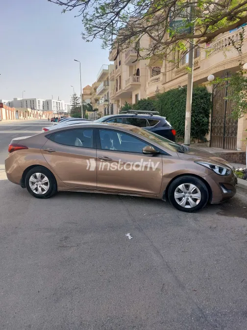 هيونداي إلنترا 2015 أبيض مستعملة للبيع - 8