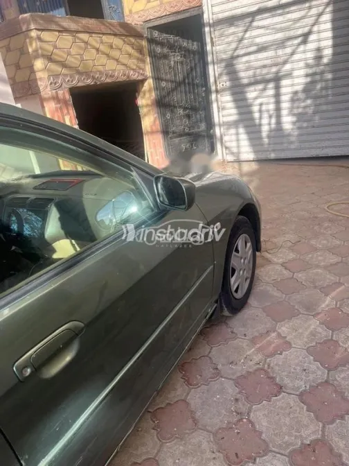 Honda Civic 2005 Green Used for Sale - 9