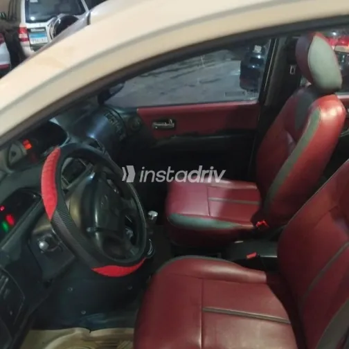 Hyundai Matrix 2001 White Used for Sale - 1