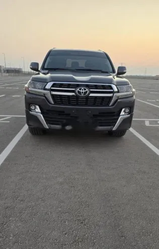 تويوتا لاند كروزر 2021 بترولي مستعملة للبيع