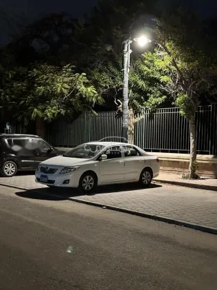 تويوتا كورولا 2008 أبيض مستعملة للبيع