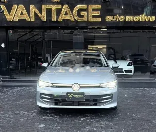 فولكس فاغن جولف 8 2025 فضي مستعملة للبيع