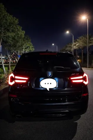 بنتلى ازور 2025 أبيض مستعملة للبيع