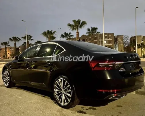 سكودا سوبيرب 2024 أسود مستعملة للبيع - 1