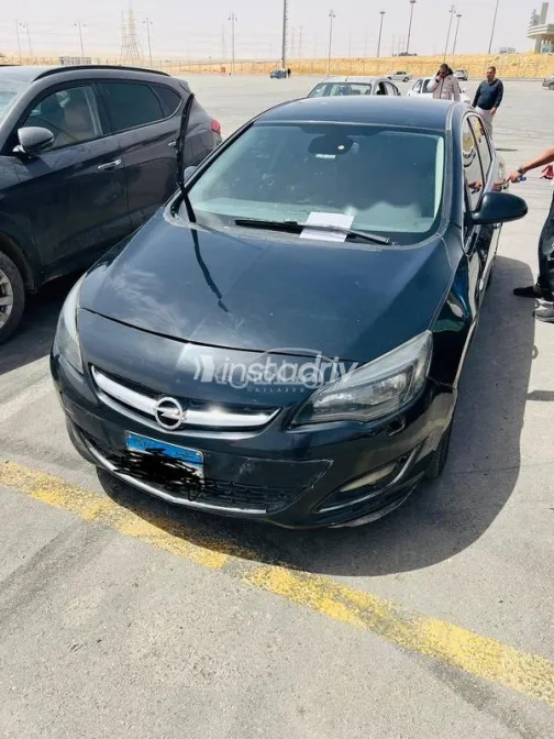 اوبل أسترا 2014 أسود مستعملة للبيع - 1