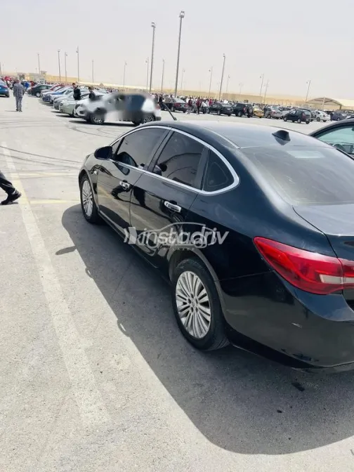 اوبل أسترا 2014 أسود مستعملة للبيع - 2