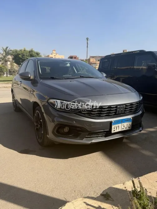 فيات تيبو 2022 رمادي غامق مستعملة للبيع - 3