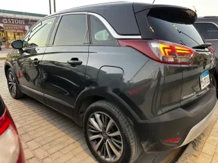 اوبل كروس لاند 2018 رمادي مستعملة للبيع